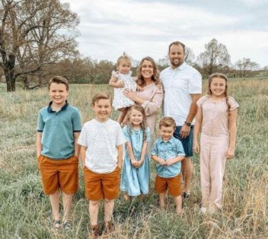 Anna Renee Duggar with her husband Josh Duggar and children.